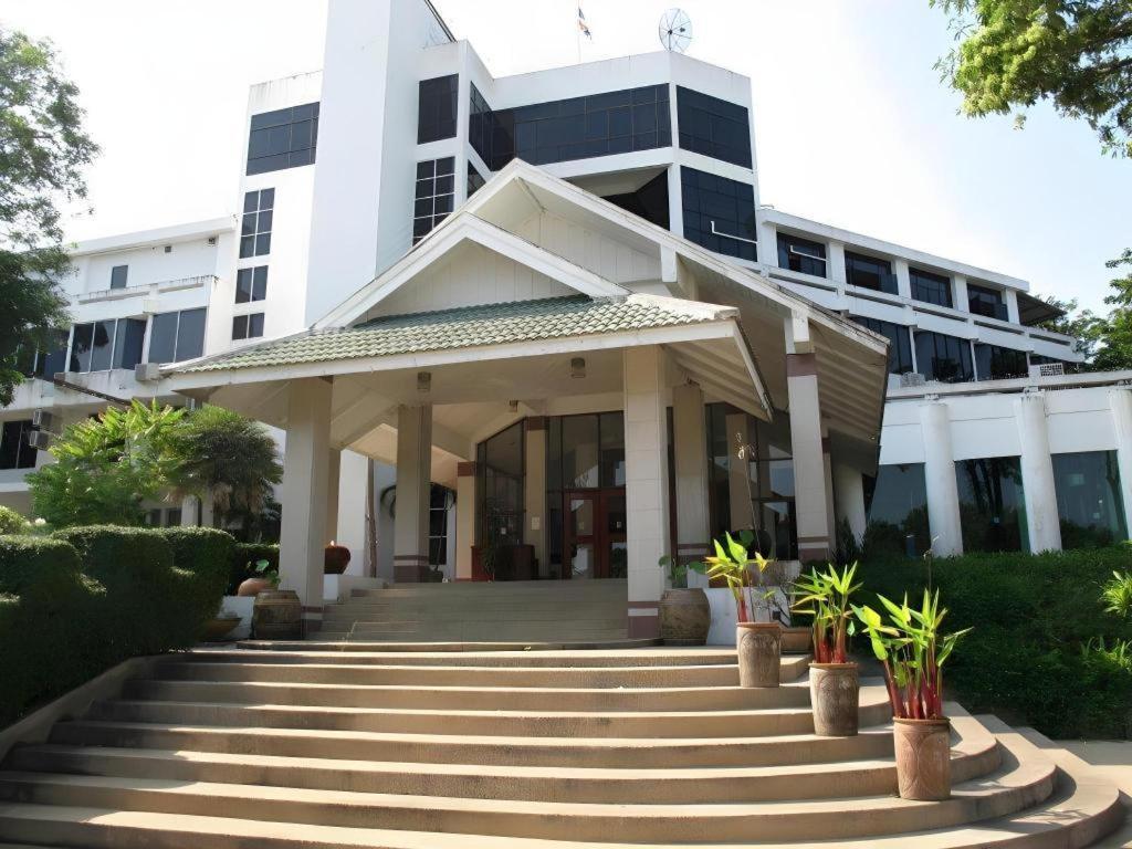 Beverly Hill Park Hotel Nakhon Sawan Exterior foto